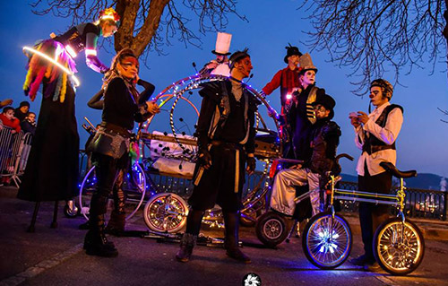 Cosmic Circus, spectacle déambulatoire - Labo M Art